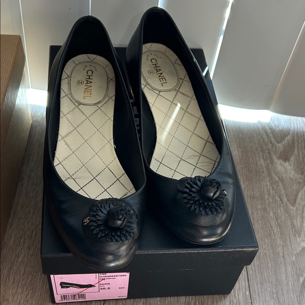 CHANEL Elegant Black Heels with Floral Detail